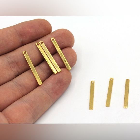 2 Pieces 24k Shiny Gold Plated Stick Bar Charms, Earring Pendants - Picture 1 of 2